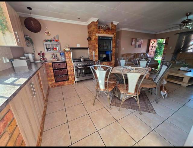 3 BEDROOM TOWNHOUSE FOR SALE IN KOOKRUS